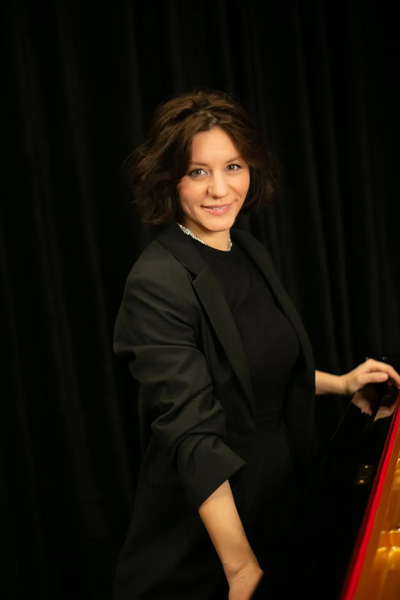 Dr. Svetlana Obregon Saens seated at the piano